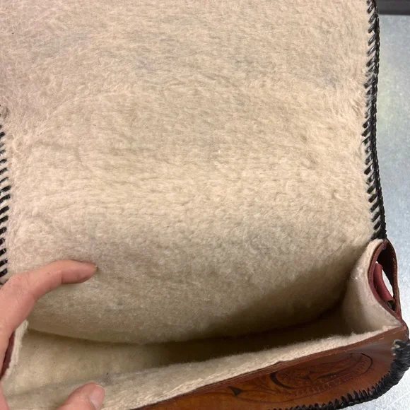 Vintage tooled leather bag - Picture 5 of 8
